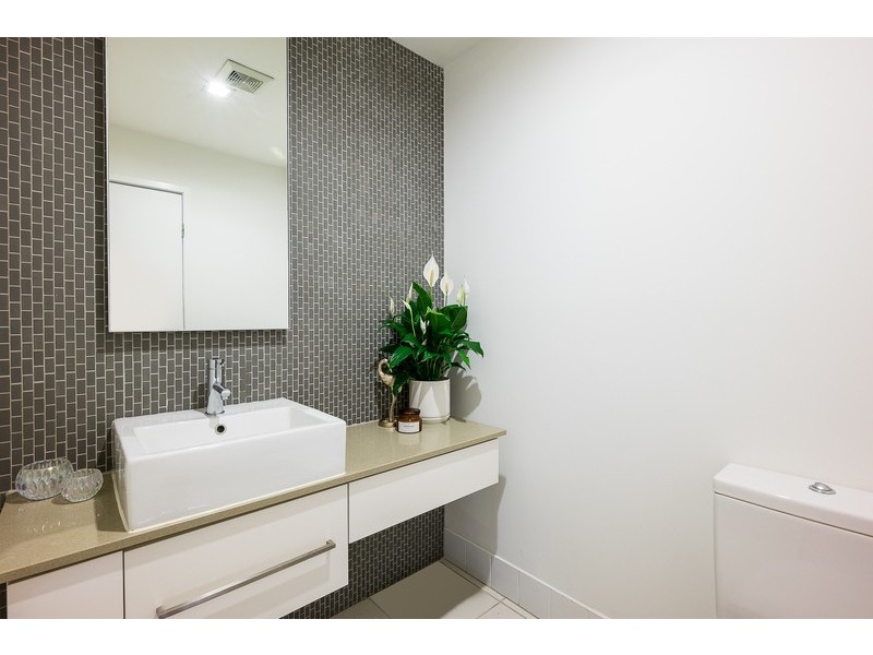 2 Shore Crescent, Bulimba QLD 4171