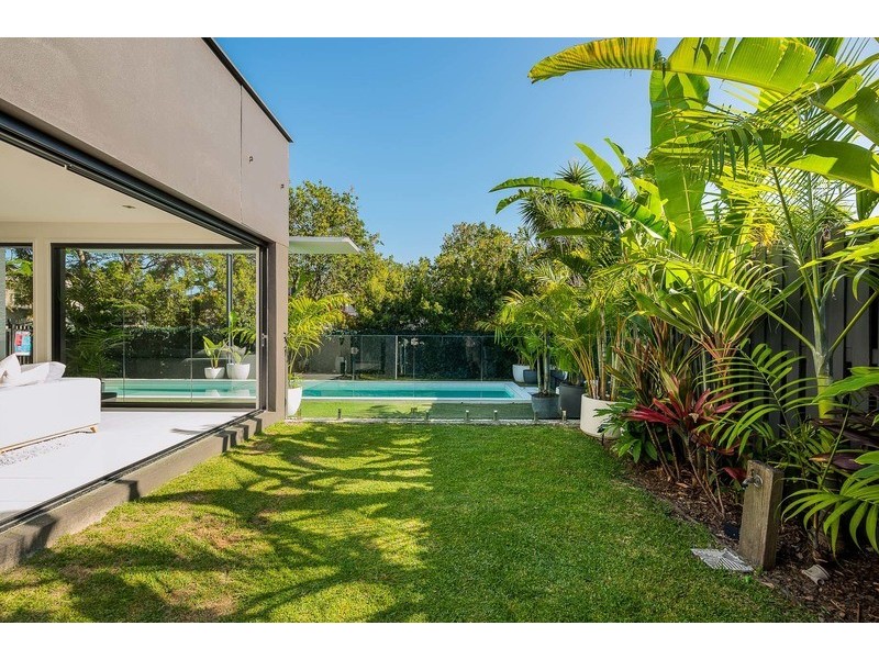 2 Shore Crescent, Bulimba QLD 4171