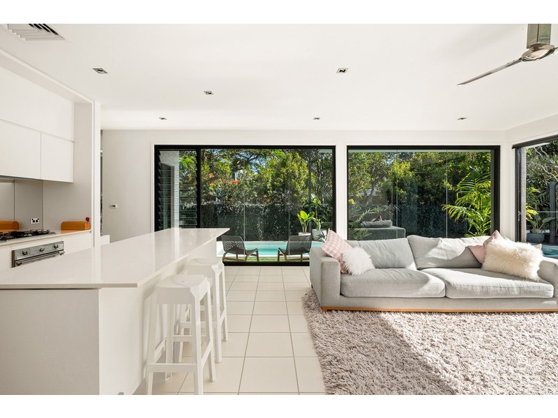 2 Shore Crescent, Bulimba QLD 4171