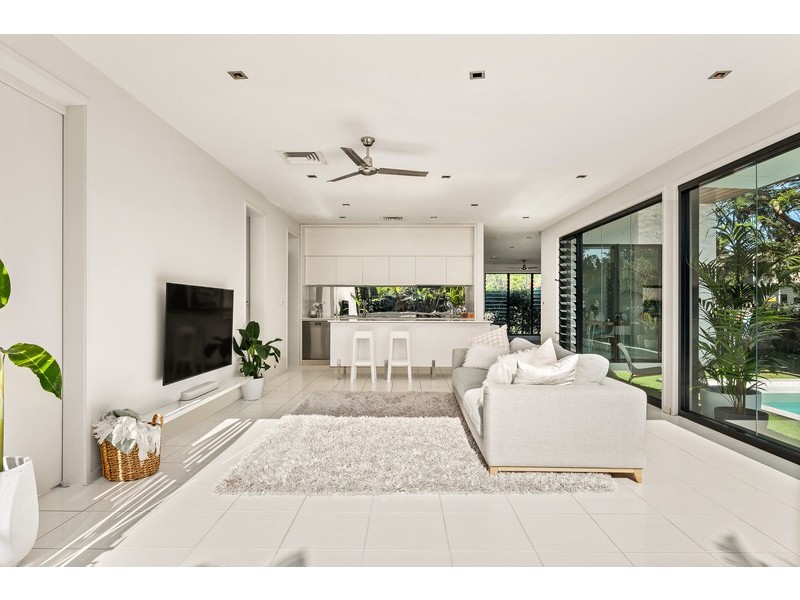 2 Shore Crescent, Bulimba QLD 4171