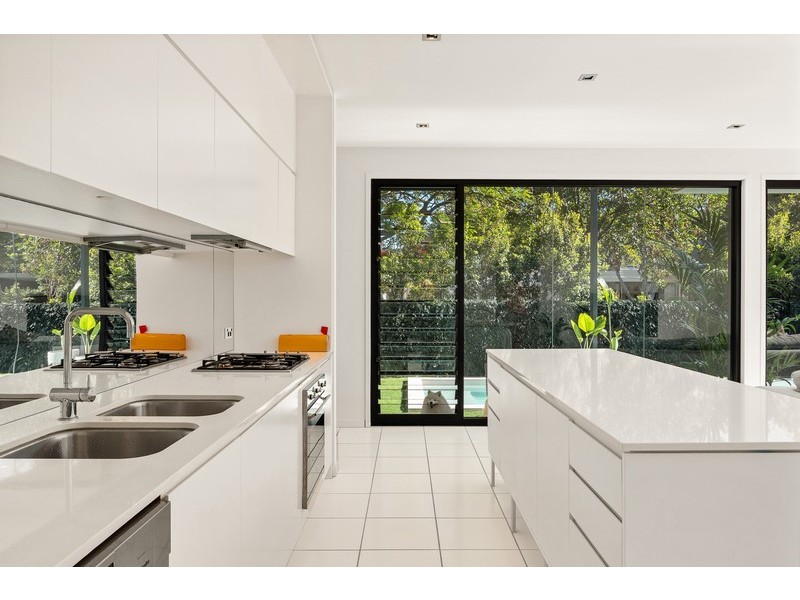 2 Shore Crescent, Bulimba QLD 4171