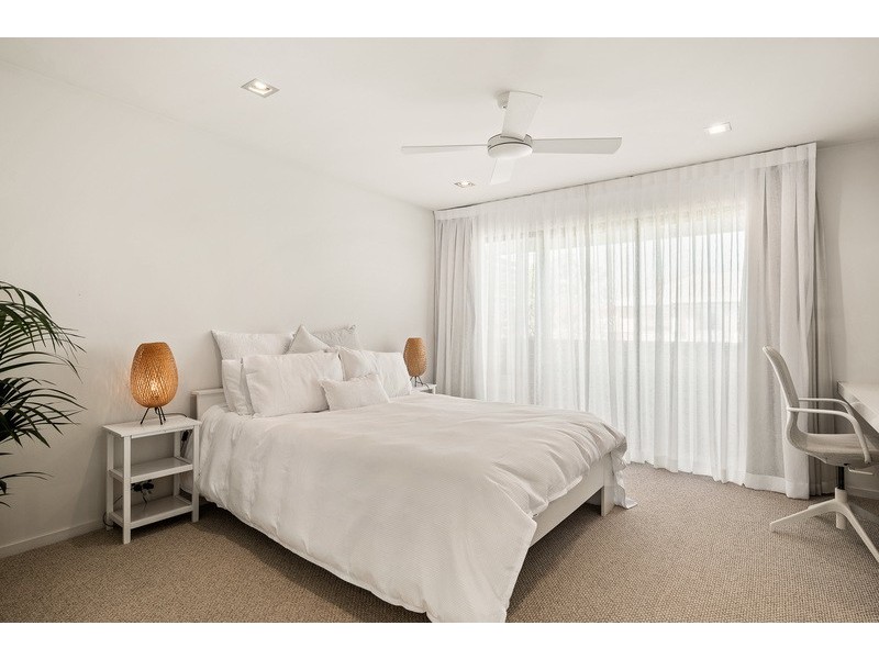 2 Shore Crescent, Bulimba QLD 4171