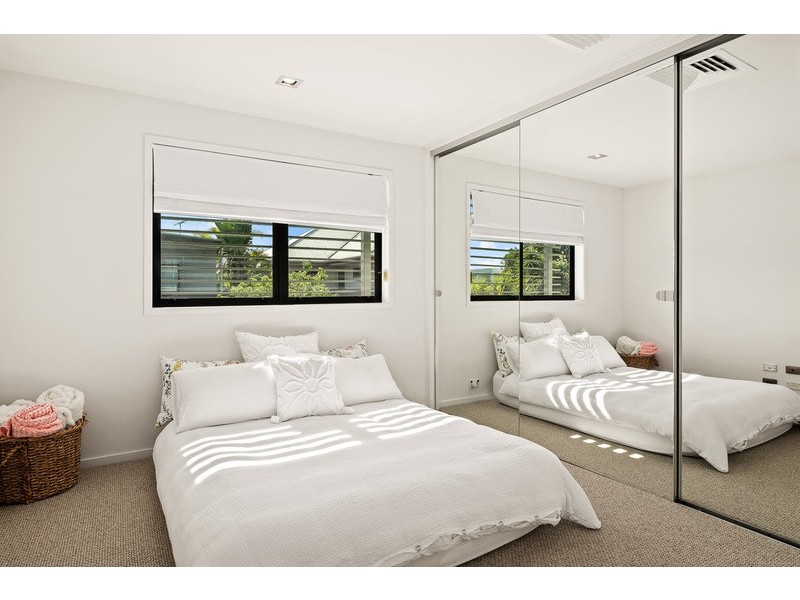 2 Shore Crescent, Bulimba QLD 4171