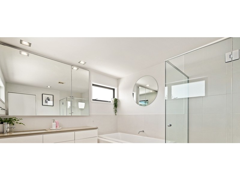 2 Shore Crescent, Bulimba QLD 4171