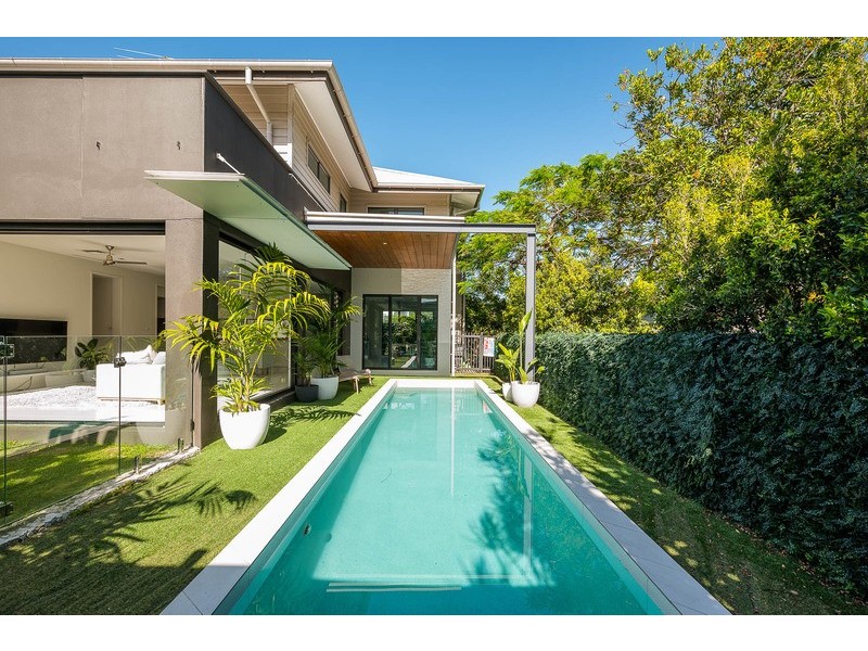 2 Shore Crescent, Bulimba QLD 4171