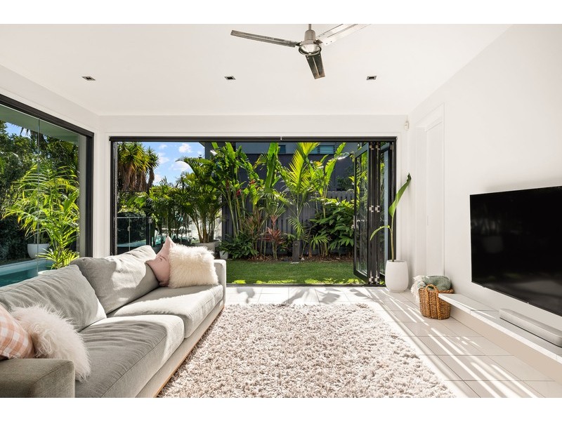 2 Shore Crescent, Bulimba QLD 4171