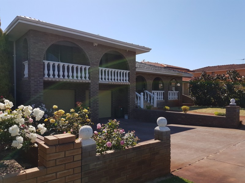 9 kookaburra st, Stirling WA 6021