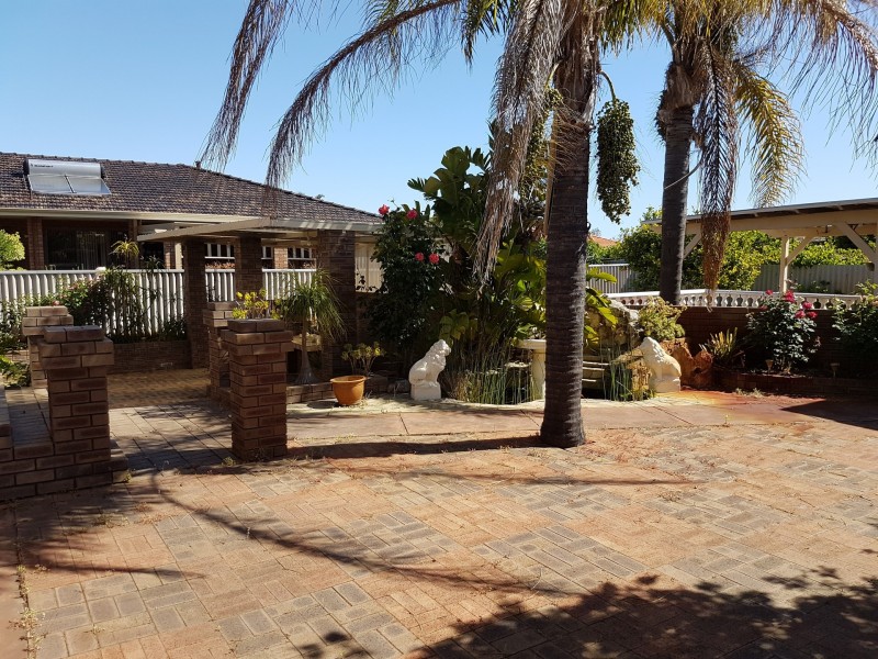 9 kookaburra st, Stirling WA 6021