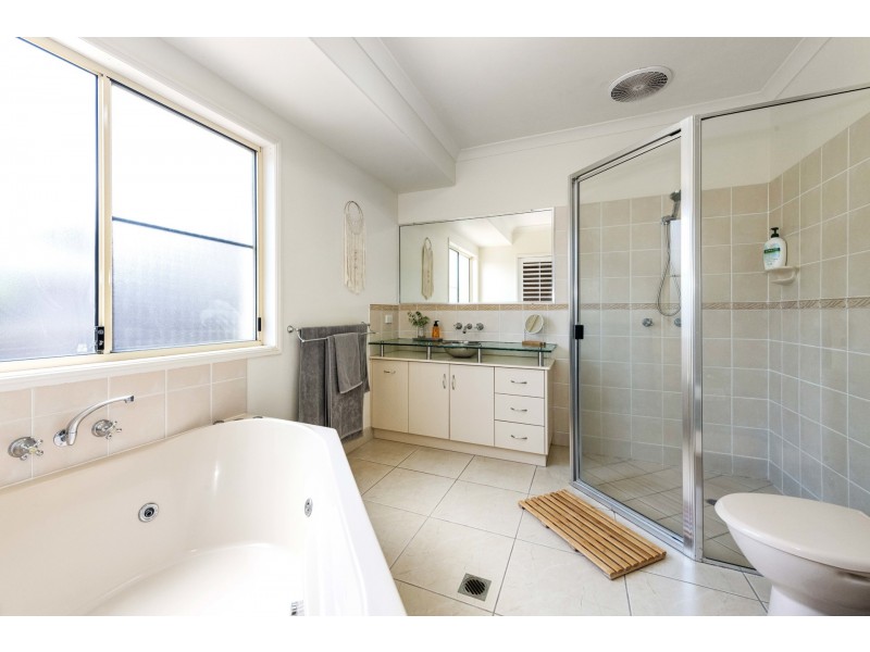 31 Victor Avenue, Glenella QLD 4740