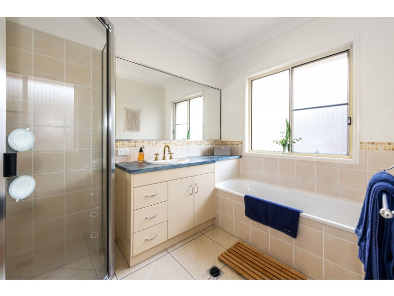 31 Victor Avenue, Glenella QLD 4740