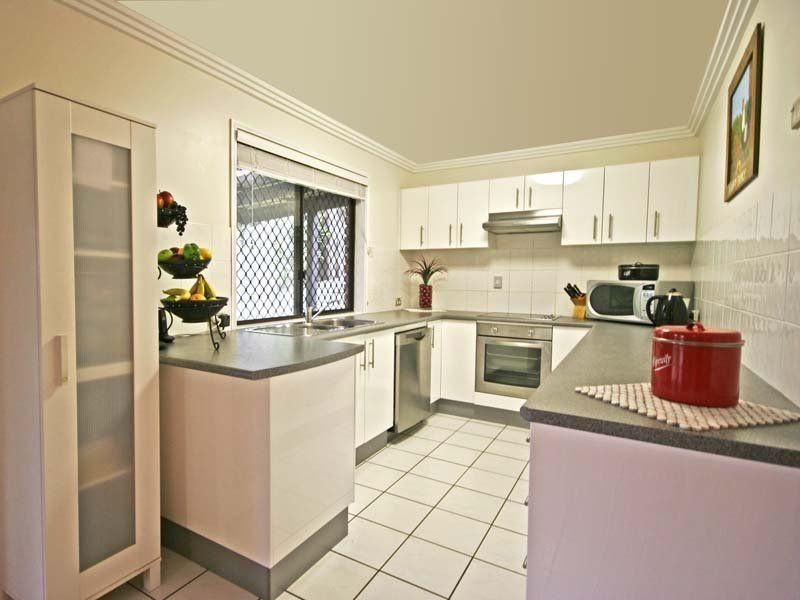 2 Blackthorn Crescent, Shailer Park QLD 4128