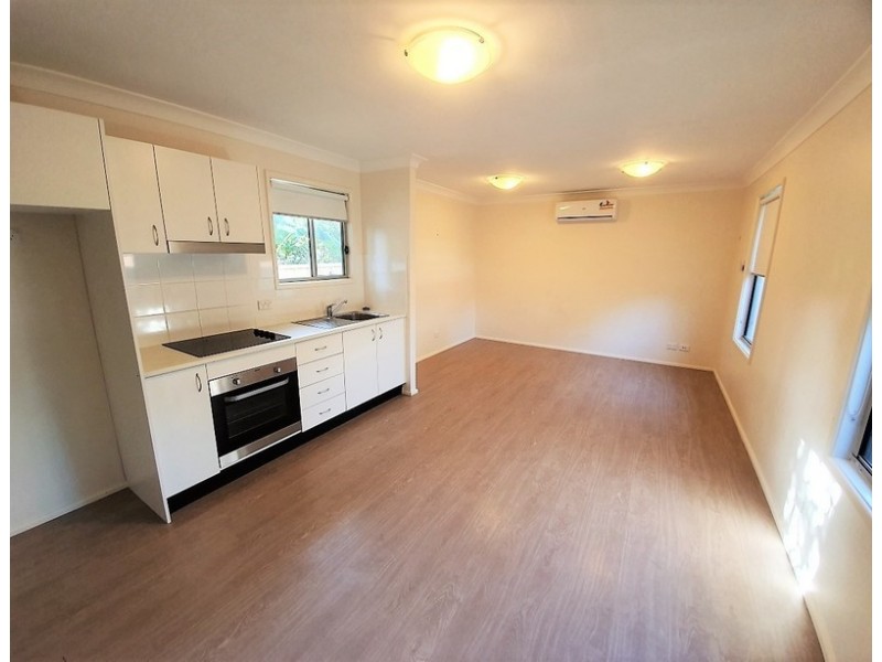 8c Evelyn Street, Macquarie Fields NSW 2564