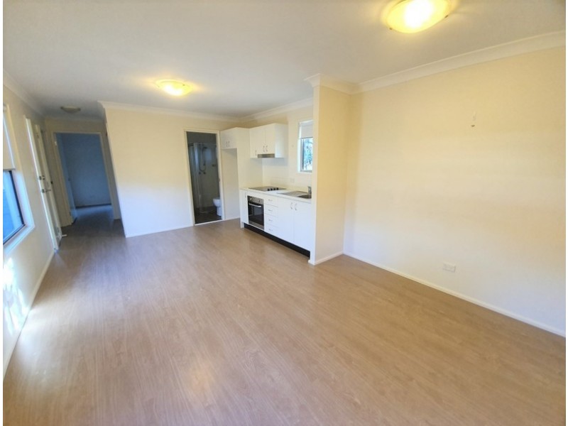 8c Evelyn Street, Macquarie Fields NSW 2564