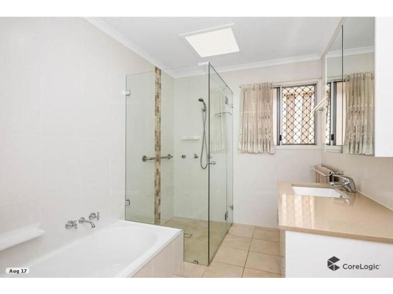 4 Stephenson Street, Oxley QLD 4075