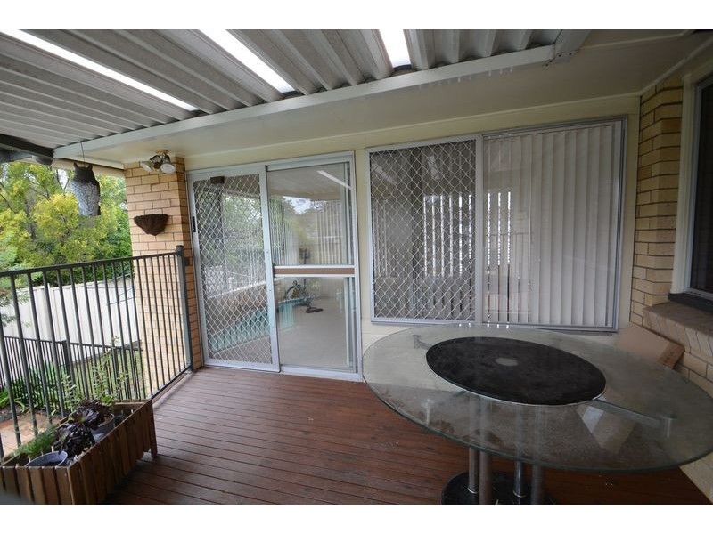 4 Stephenson Street, Oxley QLD 4075