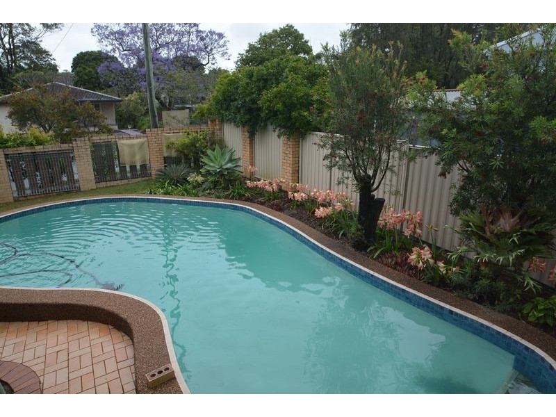 4 Stephenson Street, Oxley QLD 4075