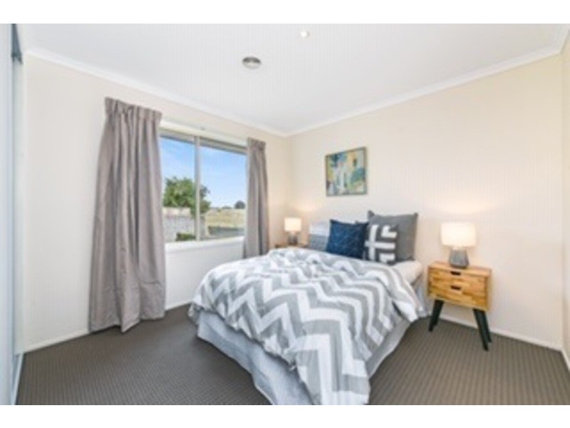 6 Rocklea Crescent, Skye VIC 3977