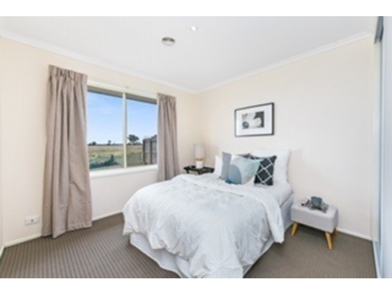 6 Rocklea Crescent, Skye VIC 3977