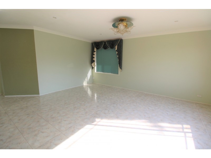 16 Lambe Street, West Hoxton NSW 2171