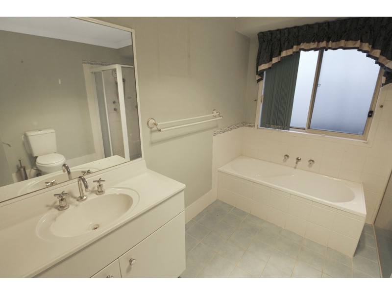 16 Lambe Street, West Hoxton NSW 2171