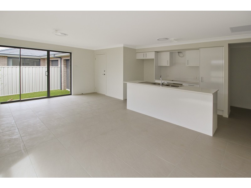 8 Lance Street, Oran Park NSW 2570