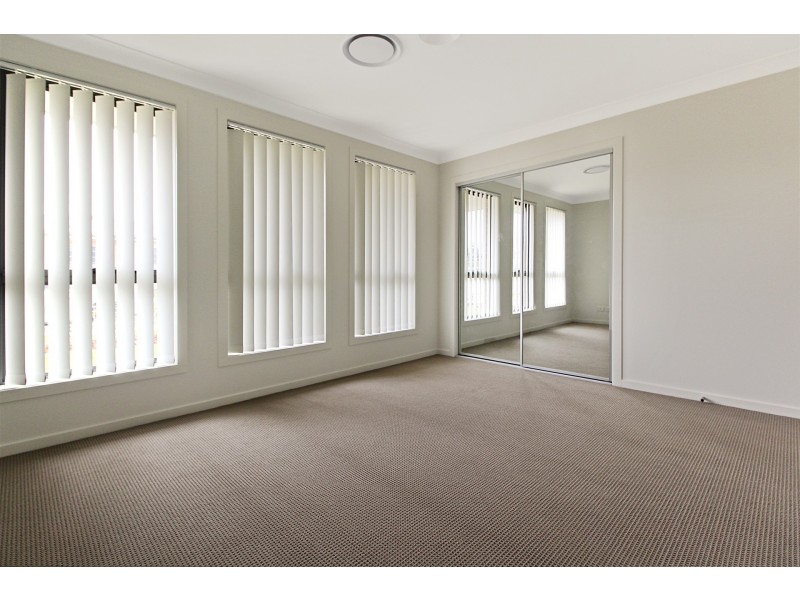 8 Lance Street, Oran Park NSW 2570