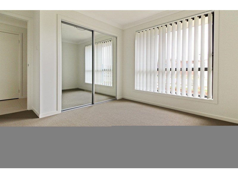 8 Lance Street, Oran Park NSW 2570