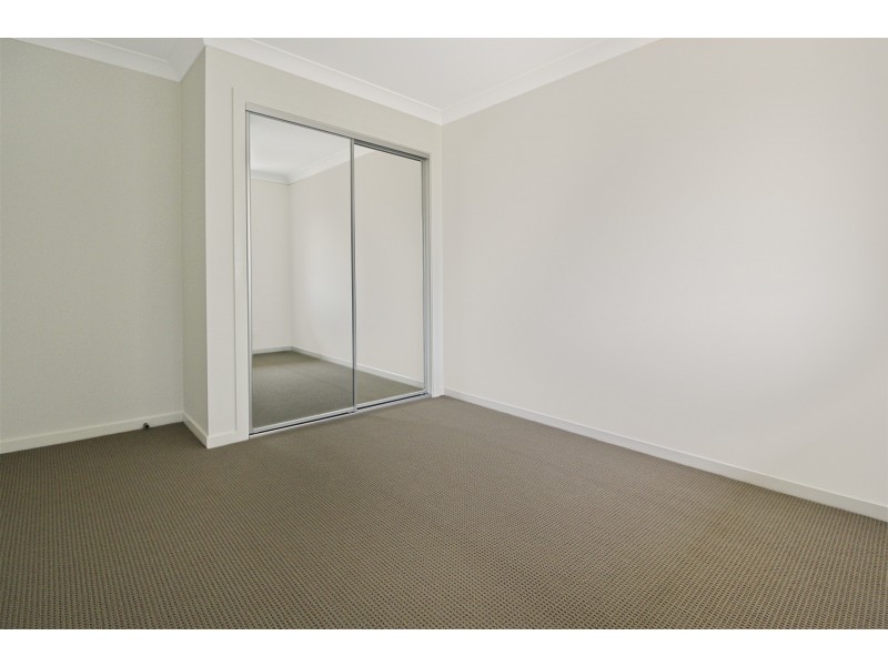 8 Lance Street, Oran Park NSW 2570