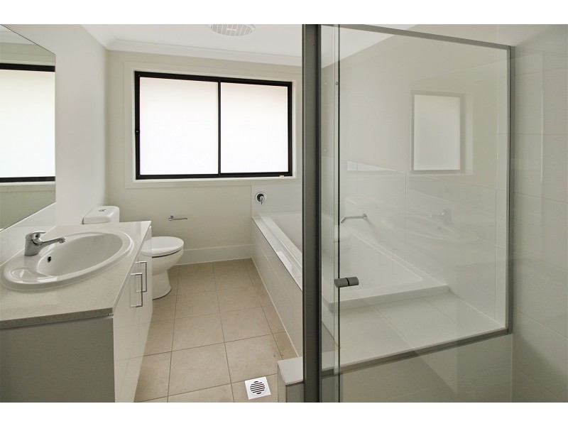 8 Lance Street, Oran Park NSW 2570