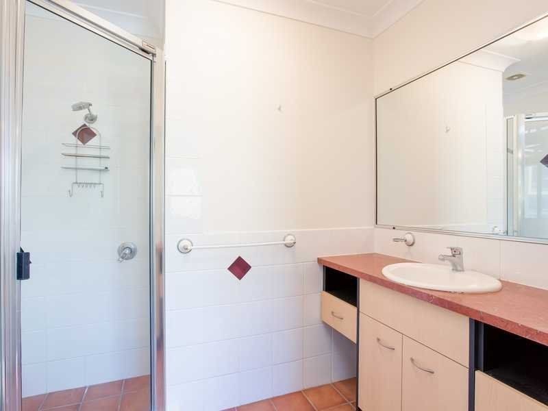 3/4 Cowlishaw Street, Newstead QLD 4006