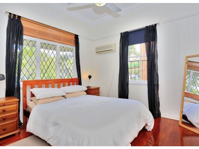 15 Geelong Street, East Brisbane QLD 4169