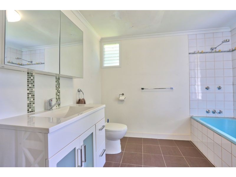 15 Geelong Street, East Brisbane QLD 4169