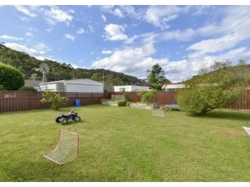 27 Blue Waters Parade, Tascott NSW 2250