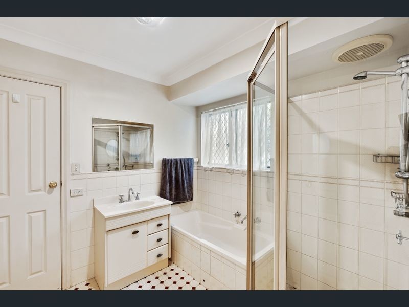 11 Exmoor Avenue, Oaklands Park SA 5046