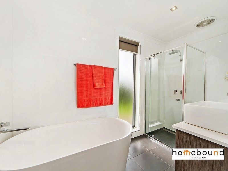 4 Leonid Drive, Rockbank VIC 3335