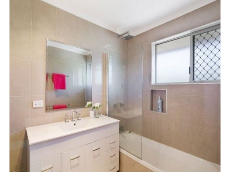 7 Lindgren Street, Centenary Heights QLD 4350