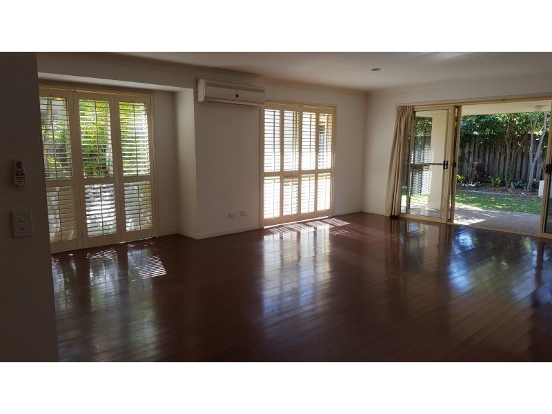 14 Saint Lucia Court, Varsity Lakes QLD 4227