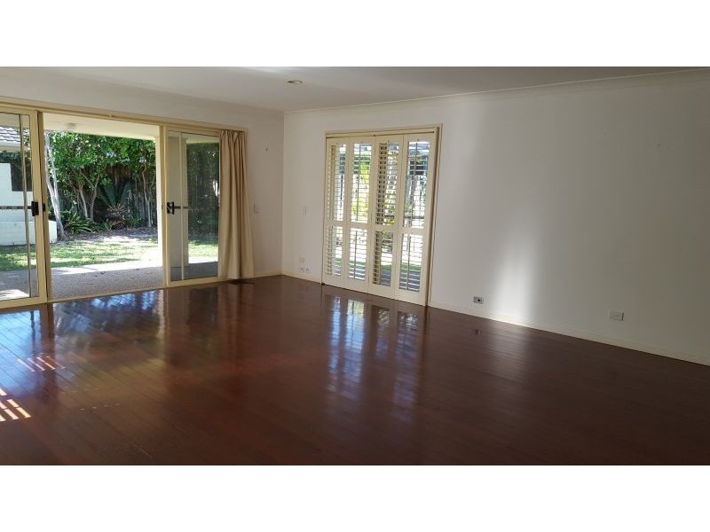 14 Saint Lucia Court, Varsity Lakes QLD 4227