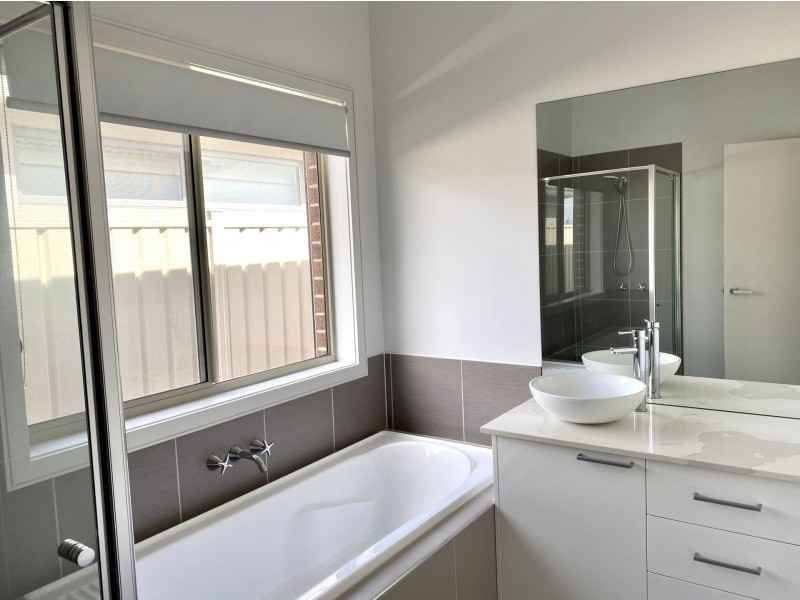 29 Etheridge Rise, Caroline Springs VIC 3023