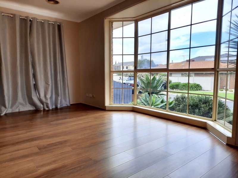 10 Whitmore Place, Hillside VIC 3037