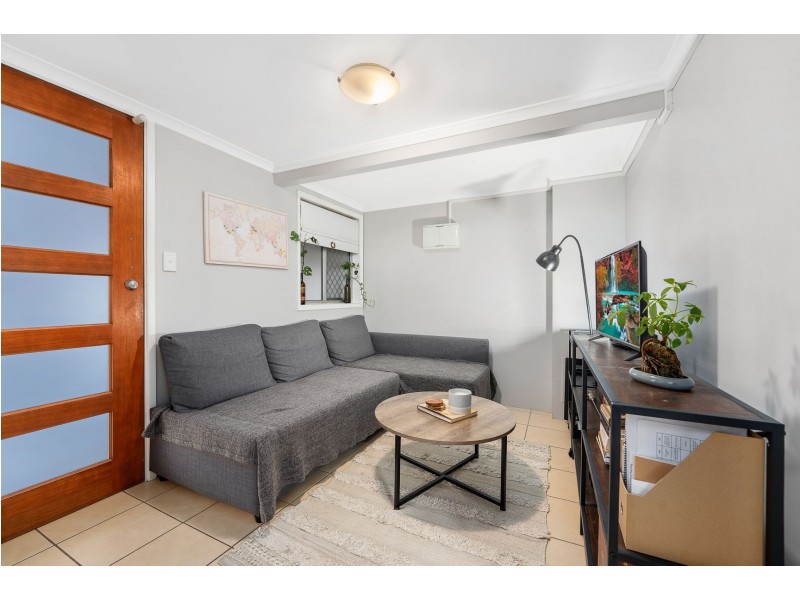 1/211 Webster Road, Stafford QLD 4053