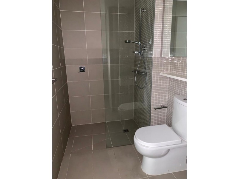 215/70 Queens Road, Melbourne VIC 3004