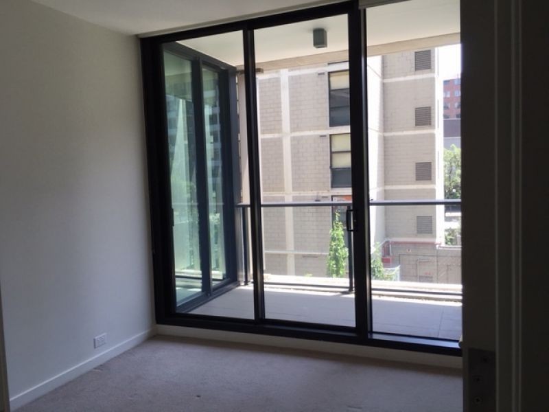 215/70 Queens Road, Melbourne VIC 3004