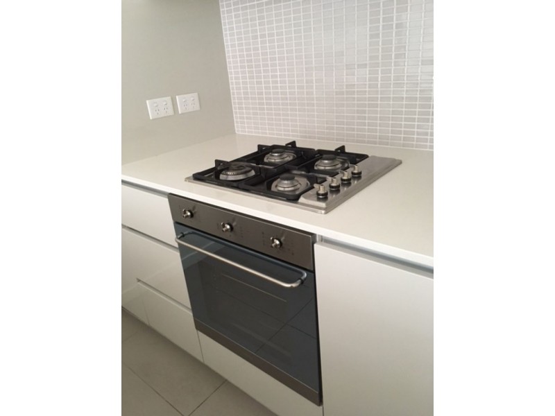 215/70 Queens Road, Melbourne VIC 3004