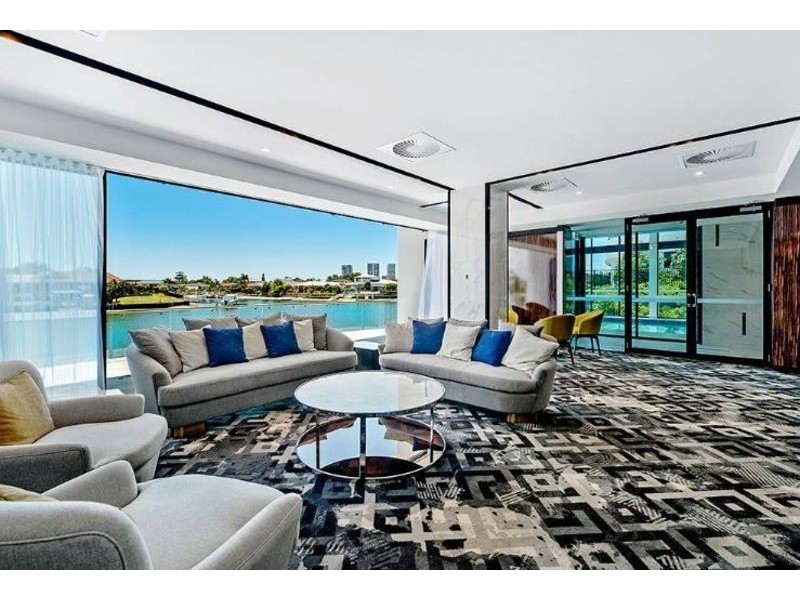 11107/5 Harbour Side Court, Biggera Waters QLD 4216