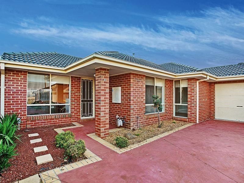 2/10 Darlington Grove, Sydenham VIC 3037