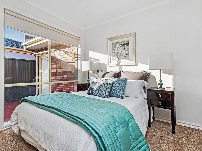 2/10 Darlington Grove, Sydenham VIC 3037