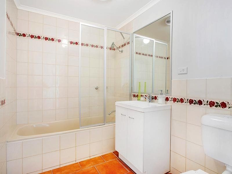 2/10 Darlington Grove, Sydenham VIC 3037