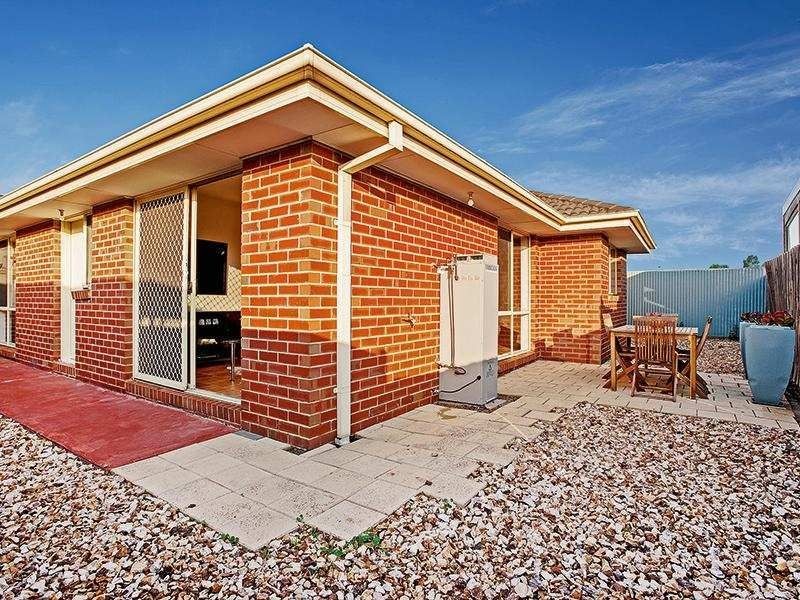 2/10 Darlington Grove, Sydenham VIC 3037