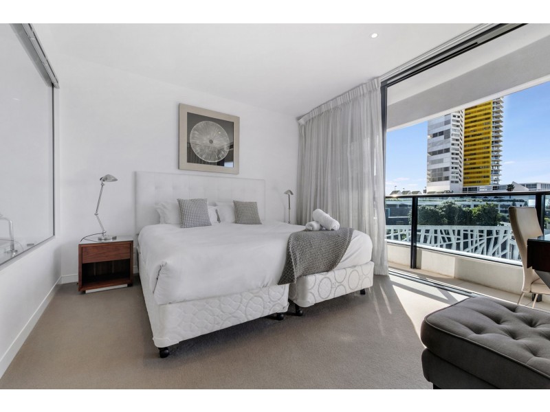 L5/21 Elizabeth Ave, Broadbeach QLD 4218